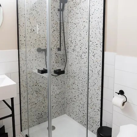 Velotique Angelika - Self-check-in Hotel Hard