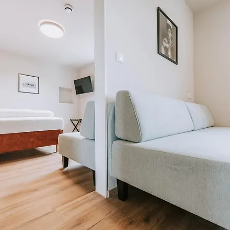 Velotique Angelika - Self-check-in Hotel *
