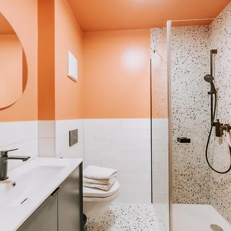 Velotique Angelika - Self-check-in Hotel Hard