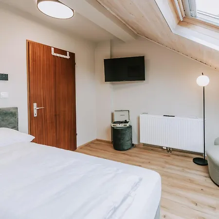 Velotique Angelika - Self-check-in Hotel