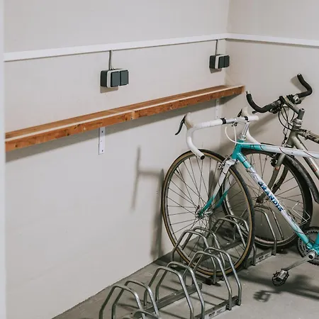 Velotique Angelika - Self-check-in Hotel *